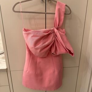 BARDOT BELLA ONE-SHOULDER BOW MINI DRESS IN PINK
